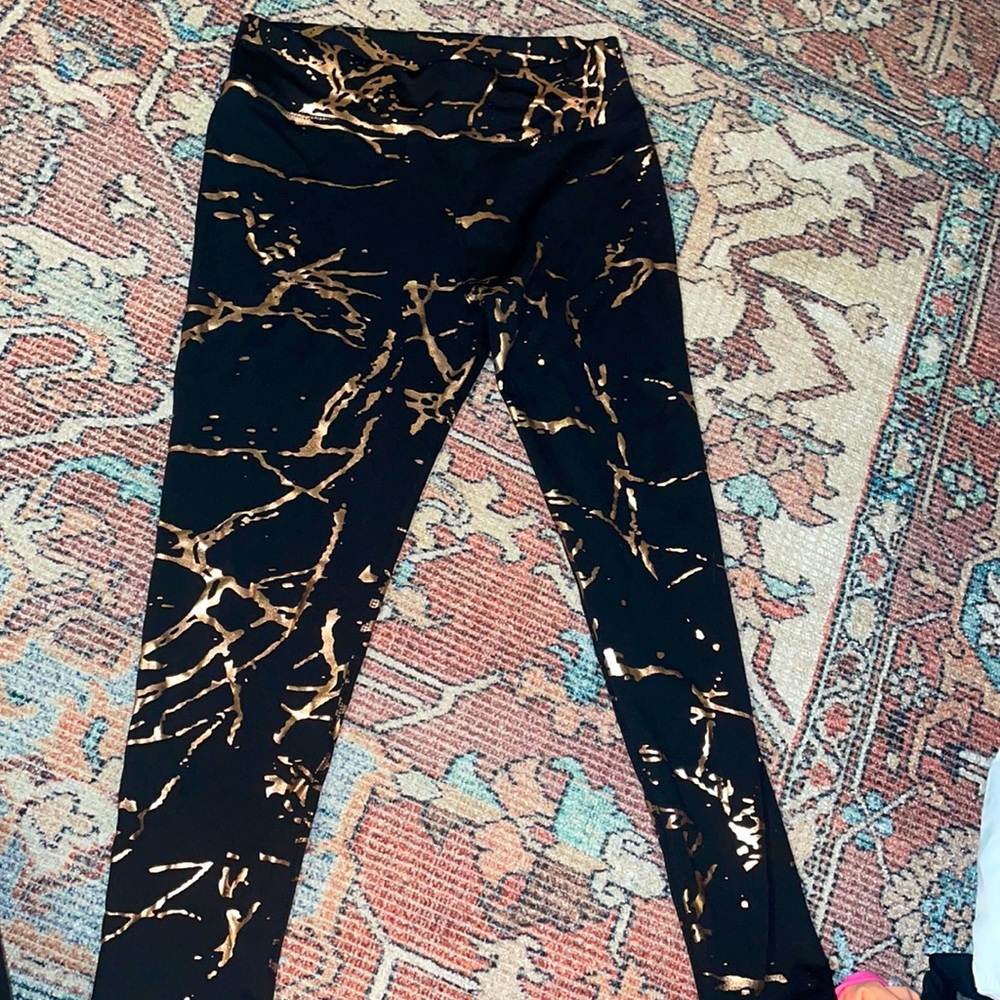 SPARKLY ROSE  GOLD and black patterned leggings. Size large